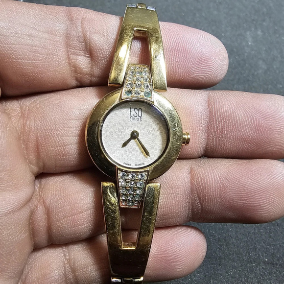 ESQ Swiss Womens Quartz Watch Gold Tone Crystal Accents Working E5227 Flawed sho - Picture 1 of 10